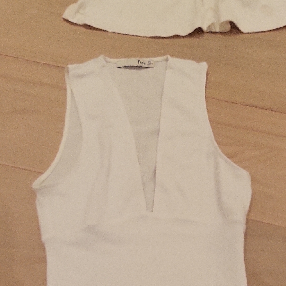 Wilfred Cream Sleeveless V-Neck Tank Cropped
